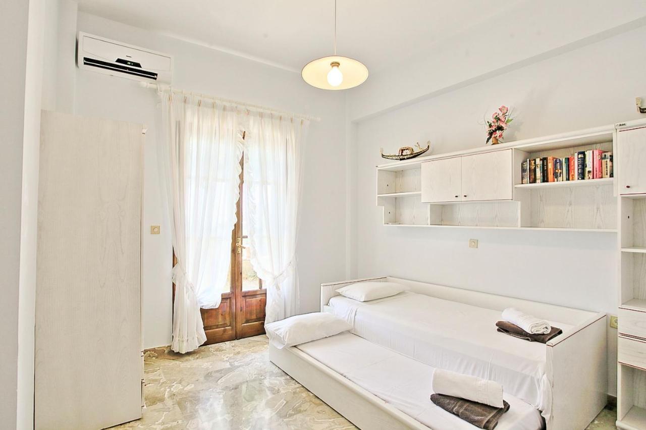 Alexandros Villa *